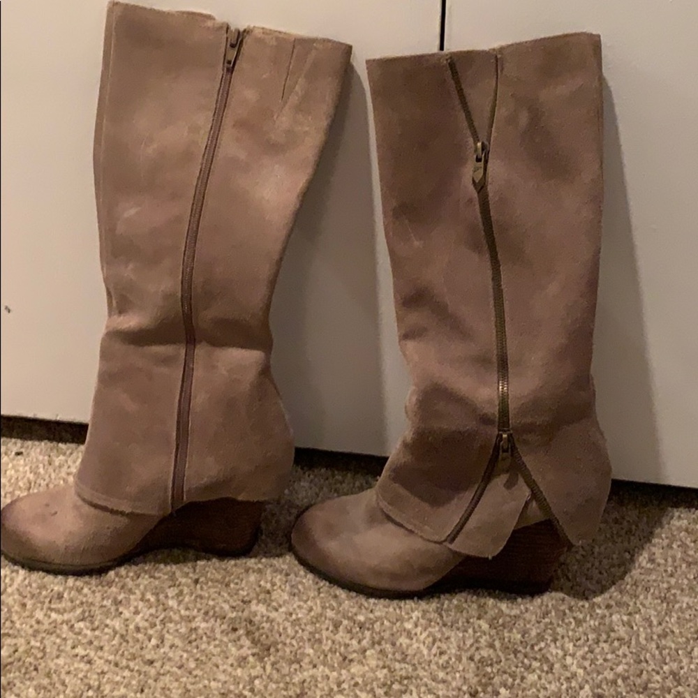 Wedge boots